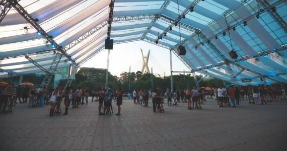 Varanda Estaiada